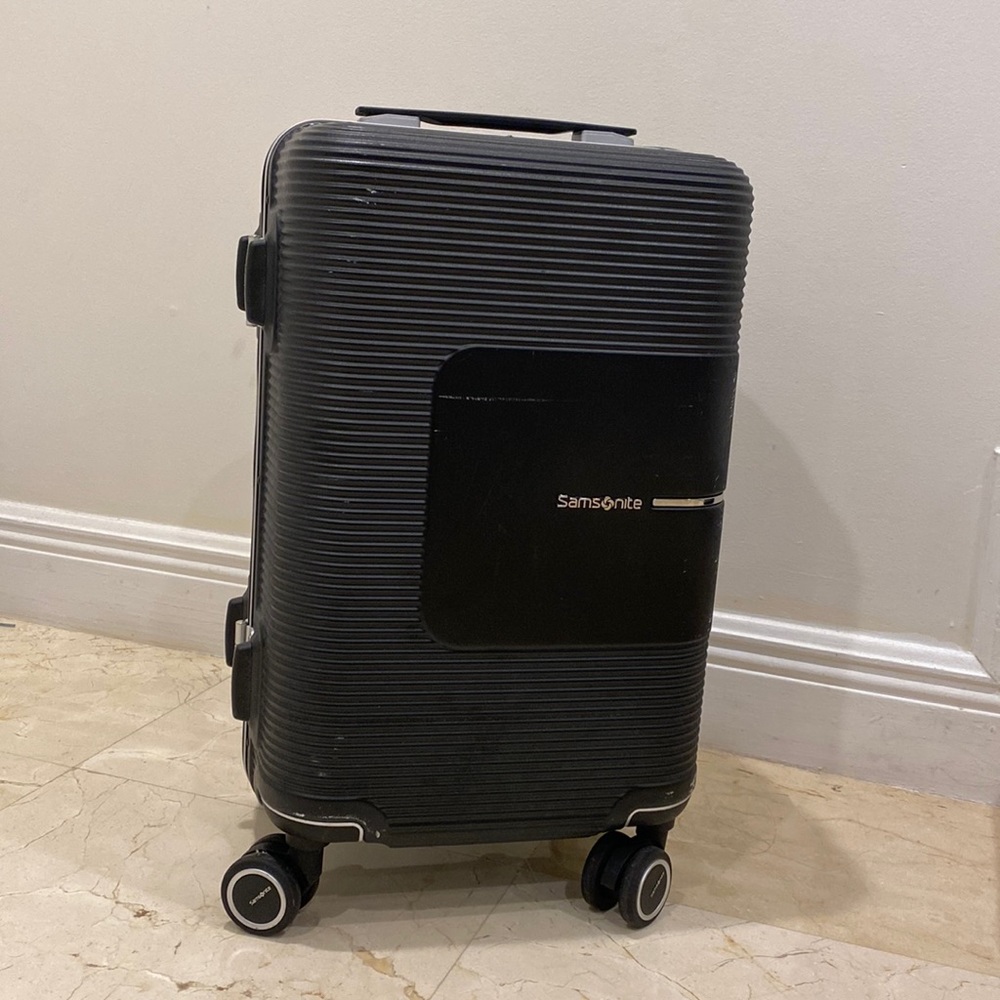 Samsonite Hard Carry On